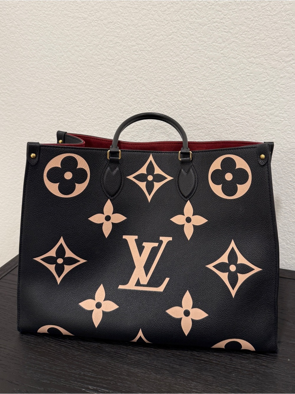Louis Vuitton OnTheGo MM Monogram Empreinte Giant Black/Beige Tote Bag